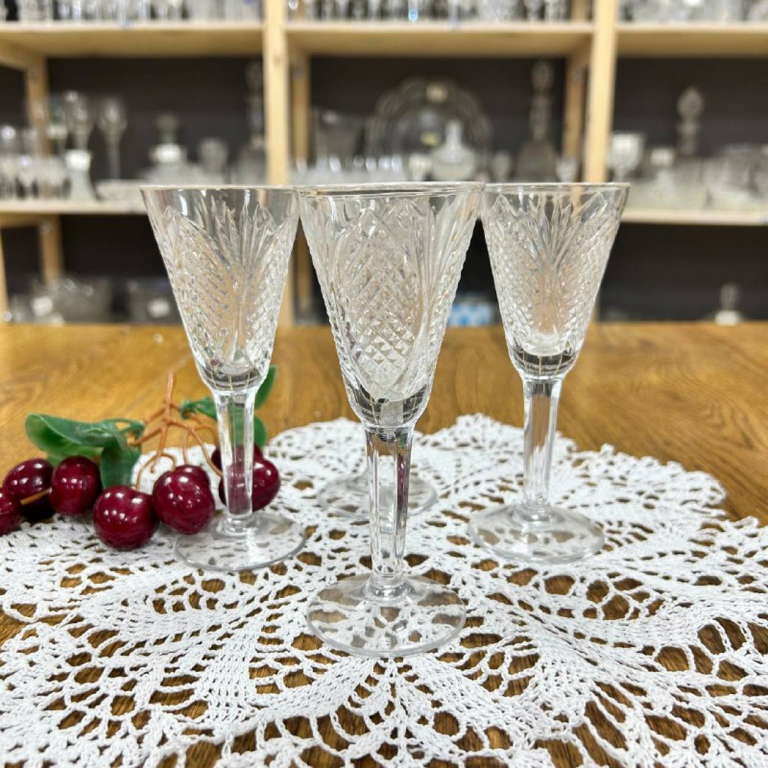 Набор рюмок из хрусталя "Ананас" Дятьковского ХЗ, рисунок от формы. Винтаж. Цена за 4шт. Картинка 1